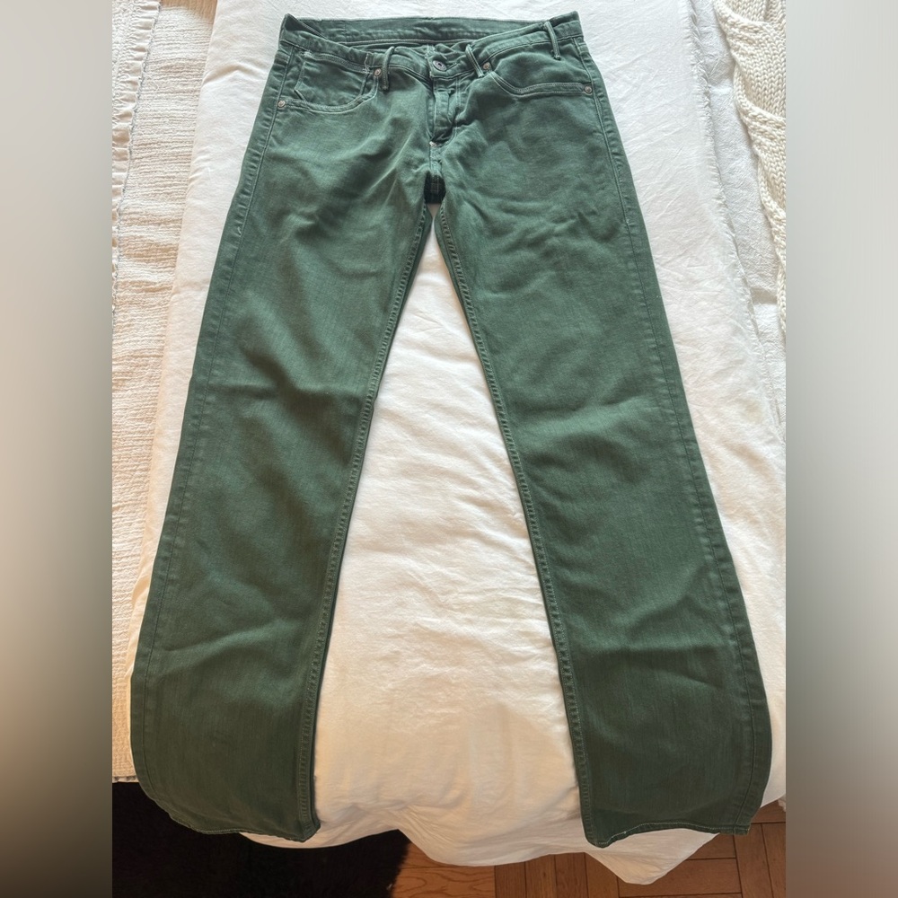 Like new Levi’s green jeans
